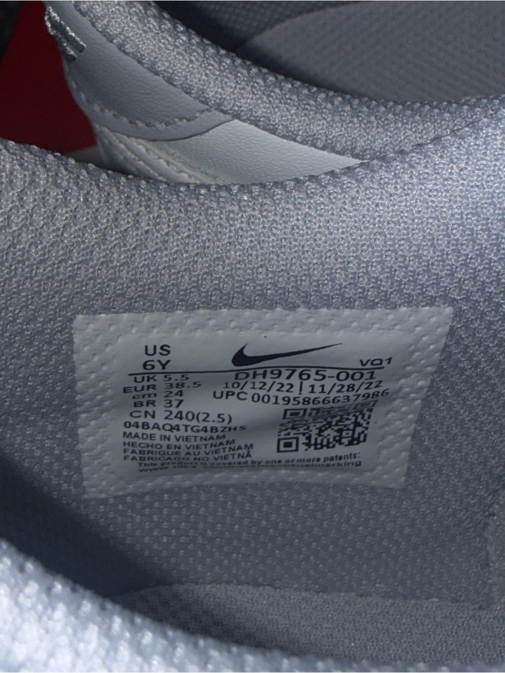 Nike Low-Top Sneakers in Light Gray & White - Picture 7 of 10